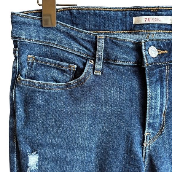 Levi’s 711 Skinny Jeans Sz 28 Distressed with Holes at Knees Classic Blue Wash - Picture 14 of 15
